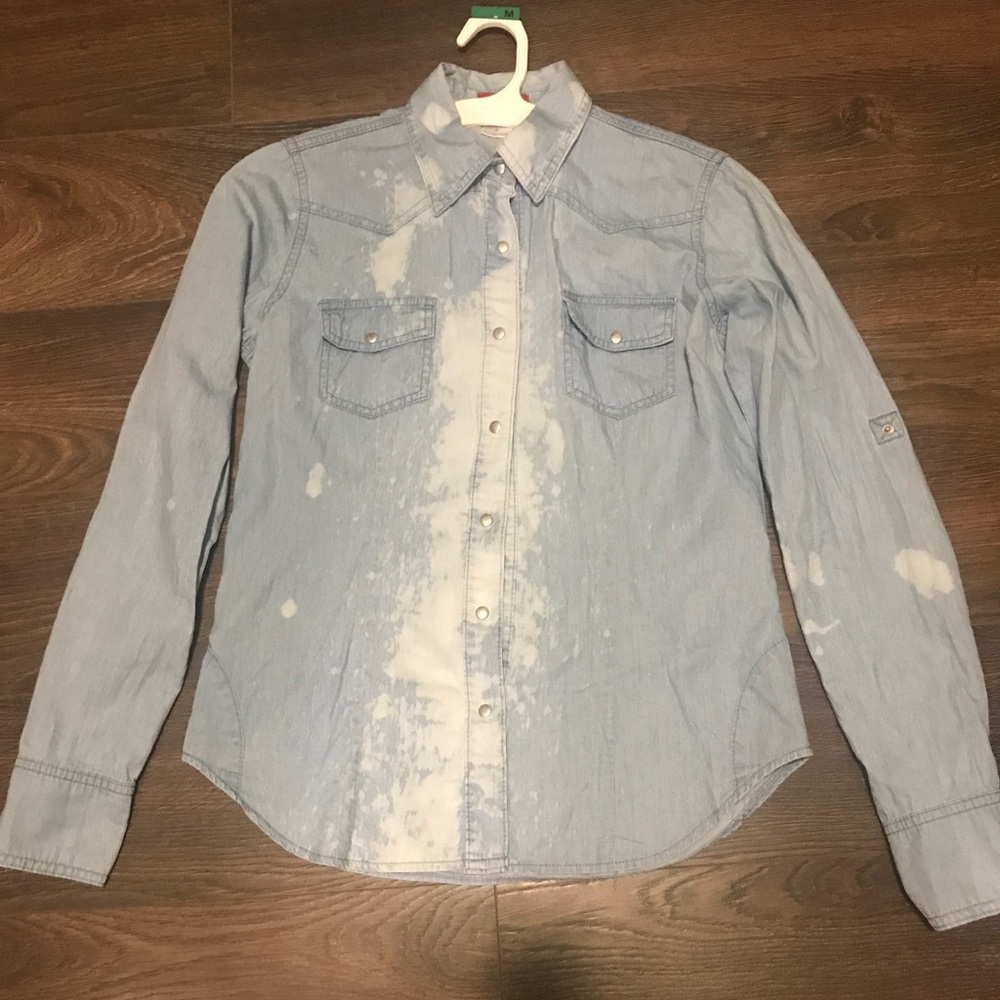 100% Cotton Button up. Woman's size: Small.